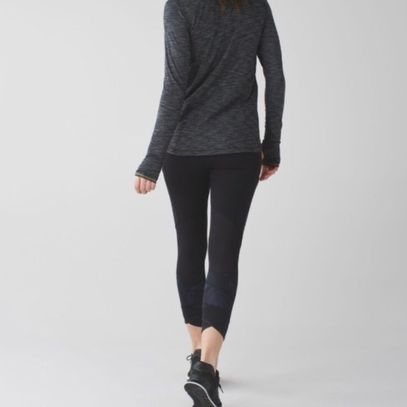 Lululemon Fresh Mesh Run Crop Wind Chill Deep Navy  25” Inseam w Pockets Size 4 - Picture 2 of 16